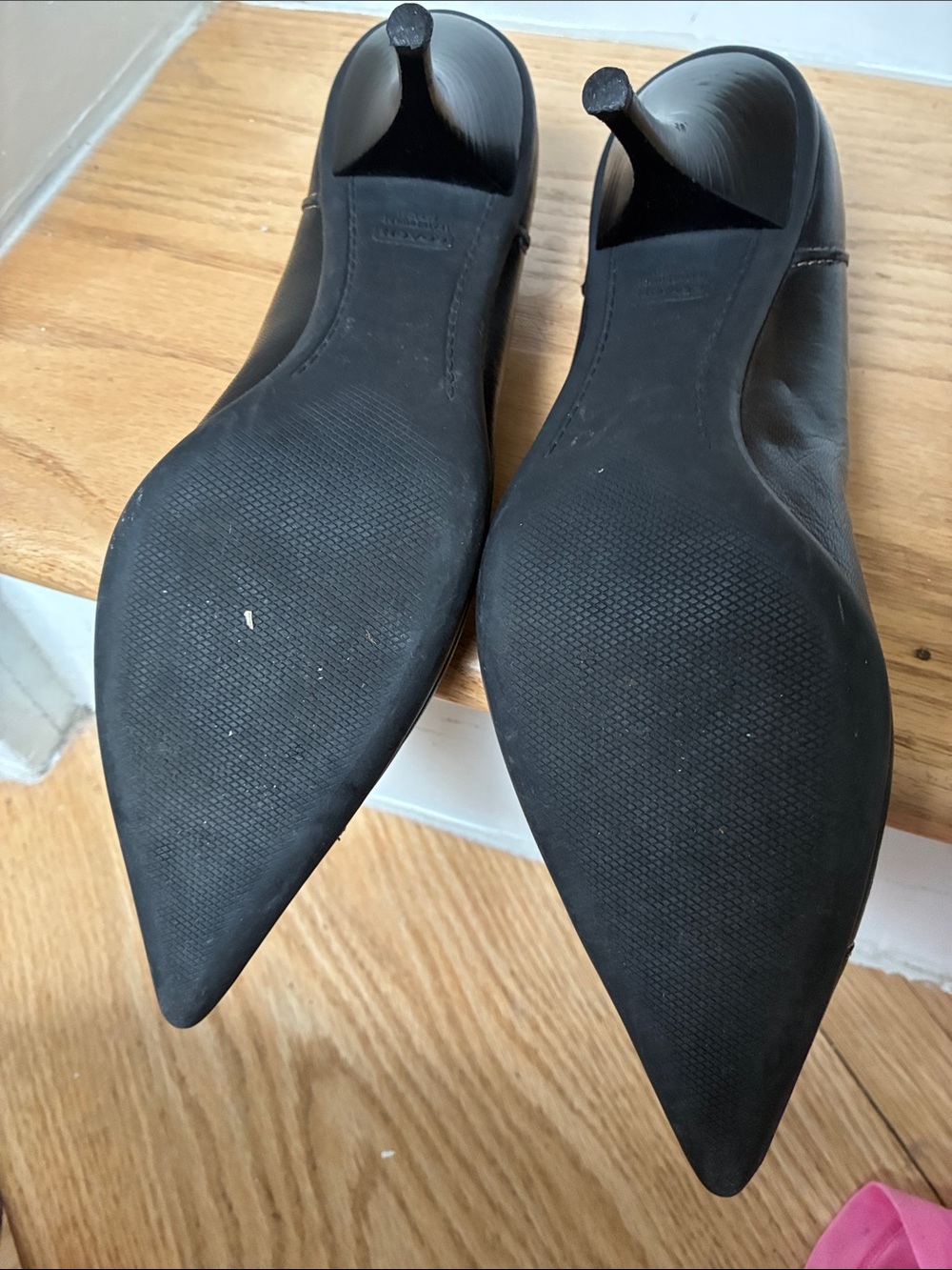 Coach Black leather pumps. SZ US9B or M - Picture 6 of 7